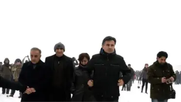 Diyarbakır'da Sur'a Yürümek İsteyen Gruba Polis Müdahalesi