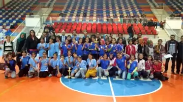 Hentbol Turnuvasında Beşiri'den İki Okul Başarılı Oldu