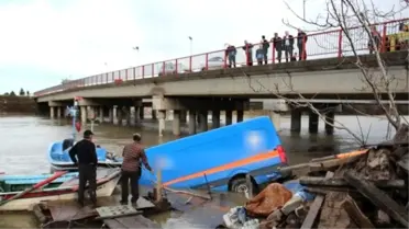 Kargo Aracı Dereye Uçtu