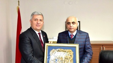 Thof Başkan ve Üyeleri, Vali Kamçı'yı Ziyaret Etti