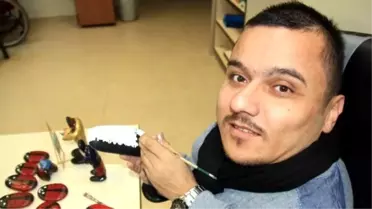 Çakıl Taşlarını Sanat Eserine Dönüştürüyor