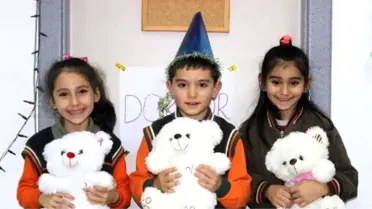 Doktor Korkularını Oyuncaklarını Tedavi Ettirerek Yendiler