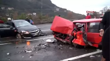 Zonguldak'ta 2 Otomobil Çarpıştı: 1 Ölü, 6 Yaralı