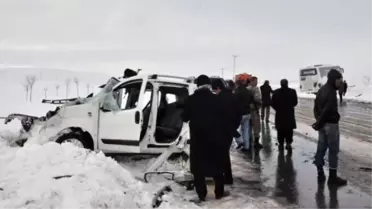 Bitlis'te Trafik Kazası 1 Ölü, 1 Yaralı