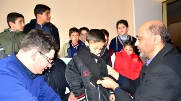 Kütahya Yaşam Haber Grubu'ndan 300 Öğrenciye Giyim Yardımı
