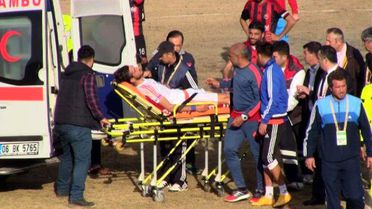 Dili Boğazına Kaçan Futbolcuyu Doktor Hakem Kurtardı