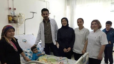 3 Yaşındaki Çocuktan Fındık Büyüklüğünde Taş Çıkarıldı