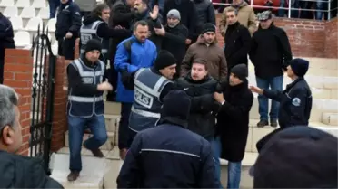Video-Futbolcular Birbirine Girdi!
