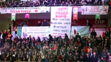 CHP'de Kurultay Günü! Salondaki Kürtçe Pankart Kaldırıldı
