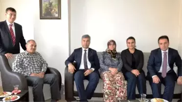 Vali Hamza Erkal, Yenice'de Şehit Ailesini Ziyaret Etti