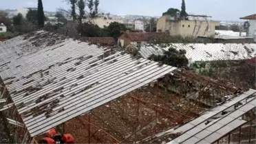 Fırtına ve Hortum Antalya'da Seraları Yerle Bir Etti