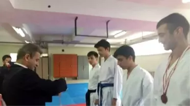 Bilecik'te Lise ve Ortaokullar Arası Karate Şampiyonası Yapıldı