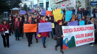 Artvin'de Kadınlar, İmam Eşi Tarafından Öldürülen Hemşire İçin Sokağa Döküldü (2)