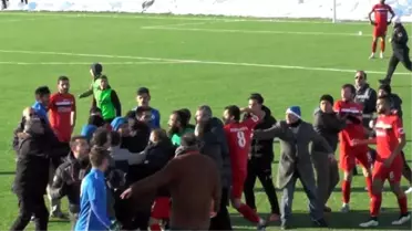 Amatör Maçta Saha Karıştı, 1 Futbolcu Yaralandı