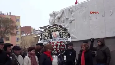 Eskişehir'de Atatürk Anıtı Önünde Uğur Mumcu'yu Anma Töreni