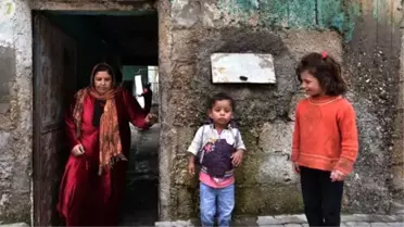 Suriyeli Kardeşler Üç Odalı Evde 45 Çocukla Yaşam Mücadelesi Veriyor