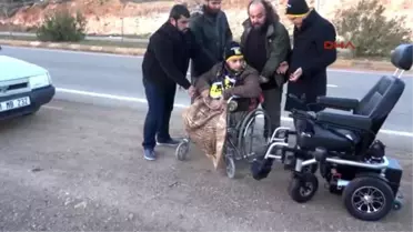 Hatay Bacaklarını Kaybeden Türkmen Gence Yardım Eli Uzandı
