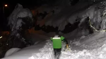 Rize'de Karda Mahsur Kalan 4 Kişilik Aile Kurtarıldı