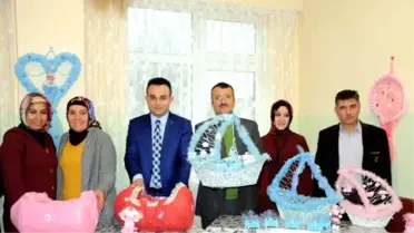 Erdemli'de Belgeli Çocuk Bakıcıları Yetişiyor