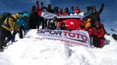 Süphan Dağı Kış Tırmanışında 20 Dağcı Zirve Yaptı.