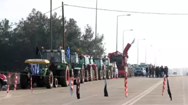 Yunanlı Çiftçiler Pazarkule Yolunu Kapattı