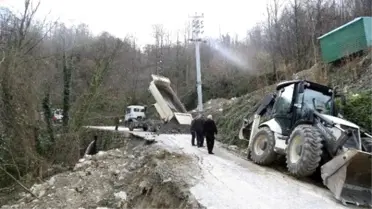 Sapanca Belediyesi Dibektaş Mahallesi Yollarını Onarıyor