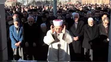 Eski Bakan Fehim Adak Son Yolculuğuna Uğurlandı