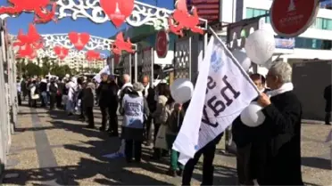İzmir'de Savaşa Karşı Barış Zinciri