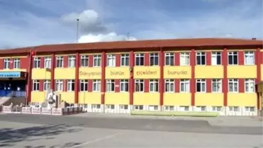 31 Bin Öğrencinin Yaptırdığı Okula Sevim Öğretmenin Adının Verilmesi Tartışma Yarattı