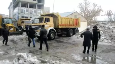 Bulanık'ta Kar Temizleme Çalışması