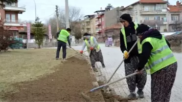 Tavşanlı'daki Parklarda Bakım Çalışmaları