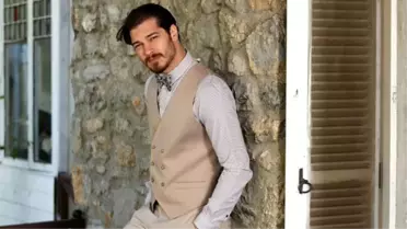 Çağatay Ulusoy Listeleri Alt Üst Etti, İlk Tebrik Demet'ten Geldi!