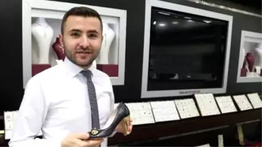 Müşteri İstedi Altın Tabanlı, Pırlanta ve Zümrüt İşlemeli Ayakkabı Yaptı