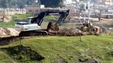 Nusaybin'in Suriye Sınırına Hendek Kazılıyor
