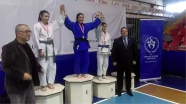Salihlili Bayan Judocular İl Şampiyonu Oldu