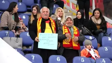 Yaşlı Çift, Maçta Sevgililer Gününü Kutladı