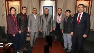 Olimpiyat Birincileri Vali Koçak'ı Ziyaret Etti