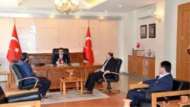Kayseri Kapalı Çarşısı Dernek Yönetimi Vali Düzgün'ü Ziyaret Etti