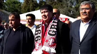 Atatürk Stadyumu'nun Yıkımına Başlandı