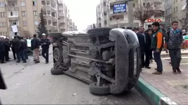 Şanlıurfa - Otomobilde Sıkışan Sürücüyü İtfaiye Ekipleri Kurtardı