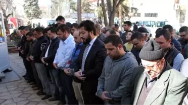 Şehit Arslan İçin Helva Dağıtıldı