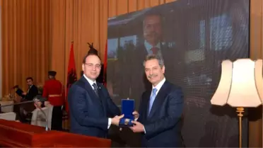 Ahmet Çalık'a 'Toplumsal Özel Liyakat Nişanı' verildi