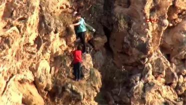 Antalya Falezlerde Mahsur Kalanları İtfaiye Kurtardı