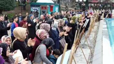 Bursa'da Yüzlerce Kişi 28 Şubat'ı El Ele Tutuşarak Protesto Etti