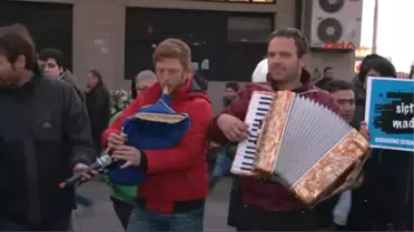 Kadıköy'de Tulumlu Horonlu Cerattepe Eylemi