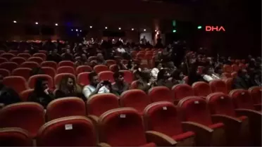 Bağlama Ustası, Sivas'ta Aşık Veysel'in Bağlamasıyla Konser Verdi