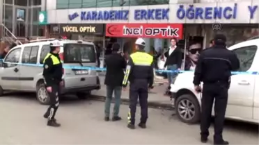 Zonguldak'ta Yayaya Çarpan Otomobil İş Yerine Girdi