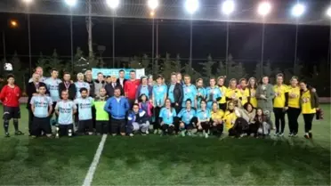 Fuat Sakarya Halı Saha Turnuvası'nda Dostluk Kazandı