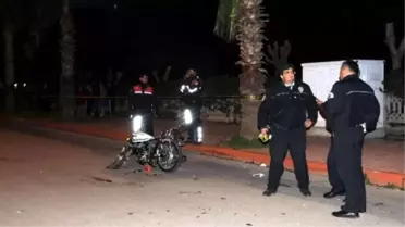 Emanet Motosikletle Ekip Otomobiline Çarptı: 1 Ölü, 2 Yaralı