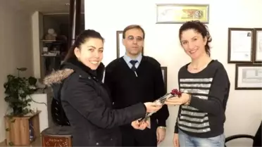 Emet Belediyesi'nden Kadınlara Çiçek
